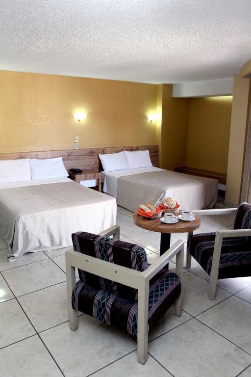 Hotel Universo Guadalajara Oda fotoğraf